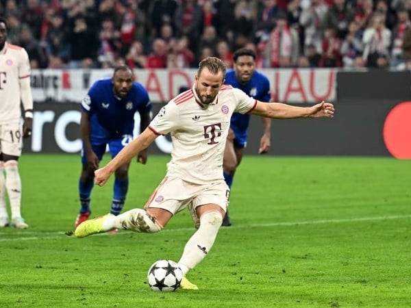 Harry Kane scores for Bayern Munich in the UEFA Champions League