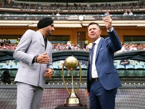 Ricky Ponting, Harbhajan Singh with the Border Gavaskar Trophy