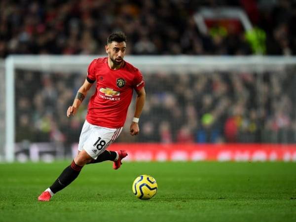 Manchester United captain Bruno Fernandes has urged fans not to lower their expectations