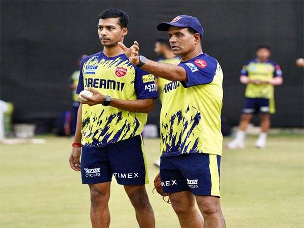 Sunil Joshi during Punjab Kings training session (Image: PBKS media)