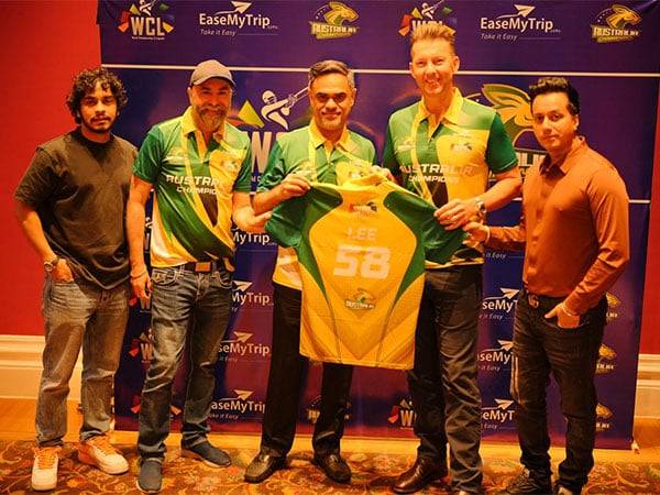 Australian legend Brett Lee with Australia Champions jersey (Image: WCL)