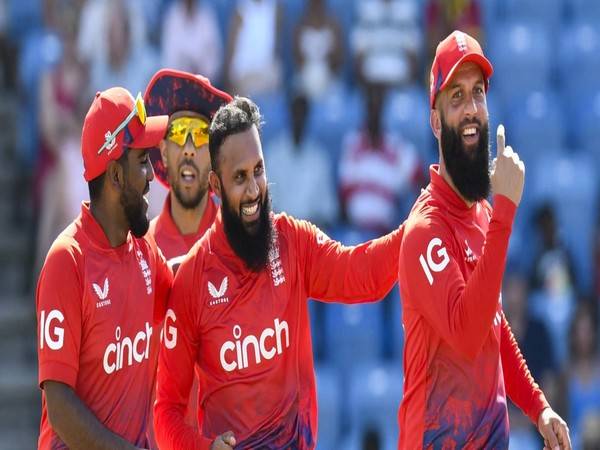 Adil Rashid with England players (Photo: ICC)