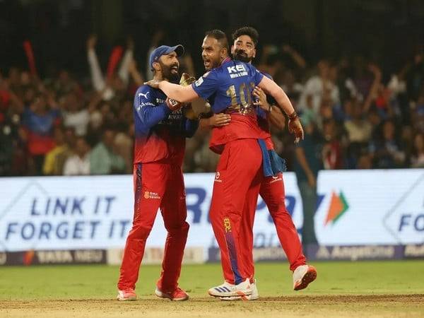 Yash Dayal celebrating with Siraj and Karthik (Photo: IPL/BCCI)