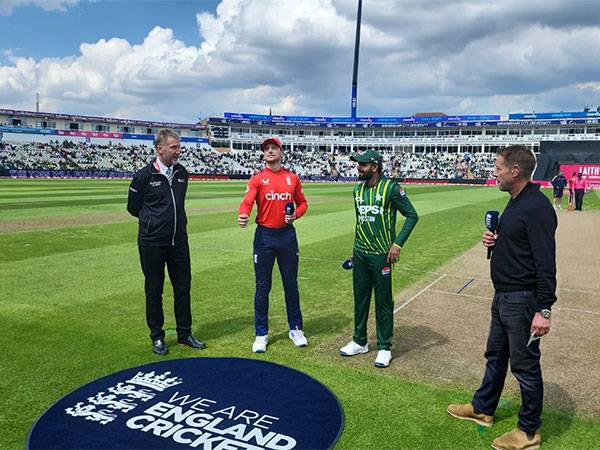 Jos Buttler (L) and Babar Azam (R). (Photo: PCB/X)