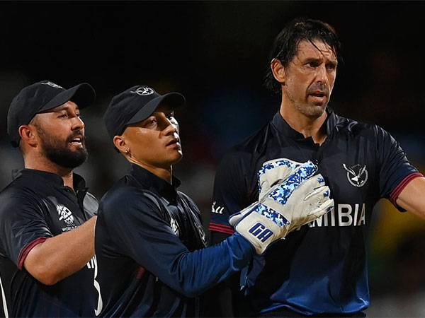 David Wiese (right) (Photo: ICC)