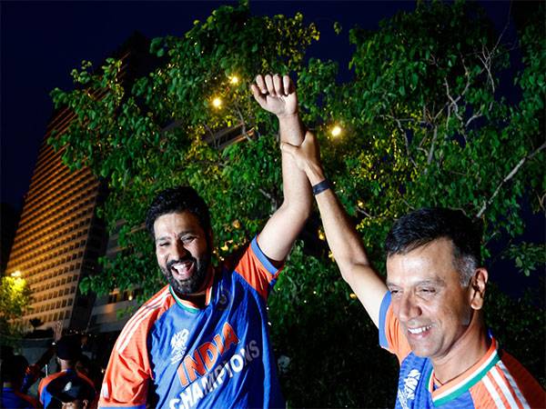 Rahul Dravid and Rohit Sharma (Photo: X @BCCI)