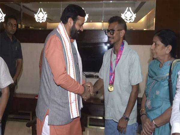 Haryana CM Nayab Singh Saini and Yuzvendra Chahal (Photo: ANI)