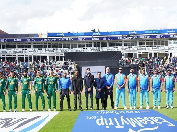 India Legends and Pakistan Legends teams line-up (Image: WCL media)