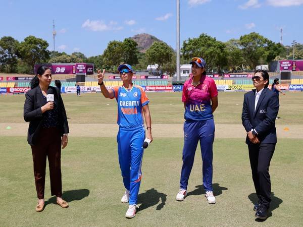 Harmanpreet Kaur (L) and  Esha Rohit Oza (R) (Photo: BCCI Women/X)