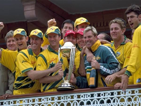 Australian team with the 1999 World Cup. (Photo- ICC X)