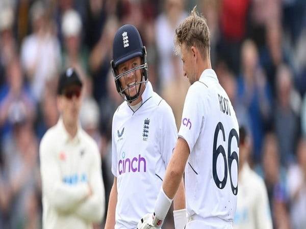 Ollie Pope with Joe Root