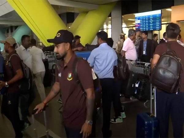 Litton Das along with other Bangladesh players at Chennai airport