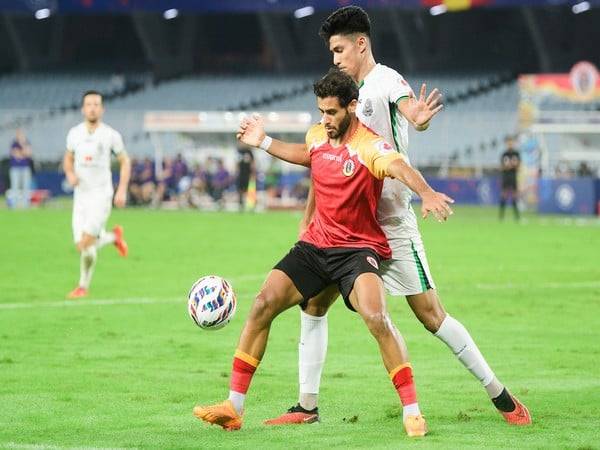 Anwar Ali of EBFC in action against  MSC (Photo: ISL)