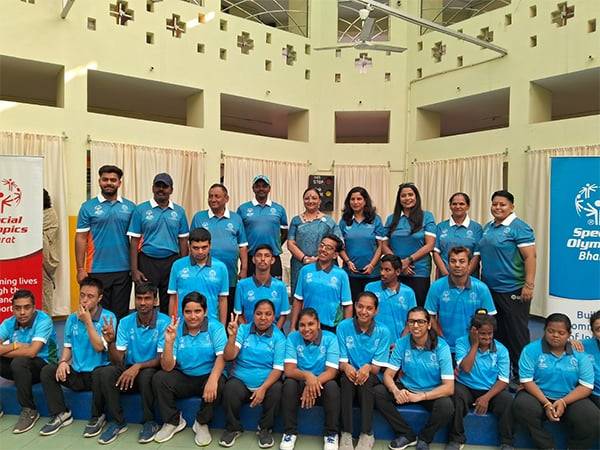 Special Olympics Bharat president Mallika Nadda with Bocce and Bowling team (Image: SOB)