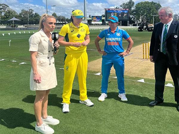 Tahlia McGrath and Harmanpreet Kaur at toss. (Picture: X/@BCCIWomen)