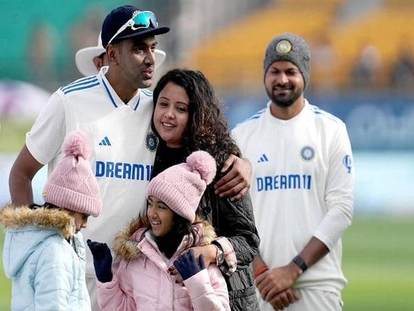 Ravichandran Ashwin with his wife (Photo: prithinarayanan/Instagram)