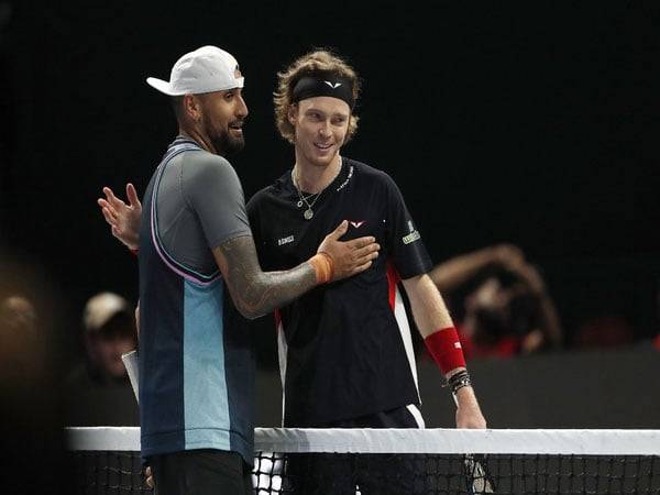 Nick Kyrgios (left) (Photo: WTL)