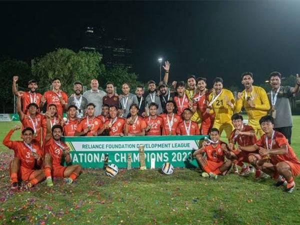 Punjab FC with RFDL 2023-24 winners trophy (Image: Punjab FC/RFDL)