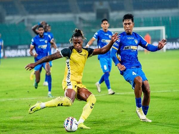 HFC's Edmilson Indjai Correia in action (Photo: ISL)