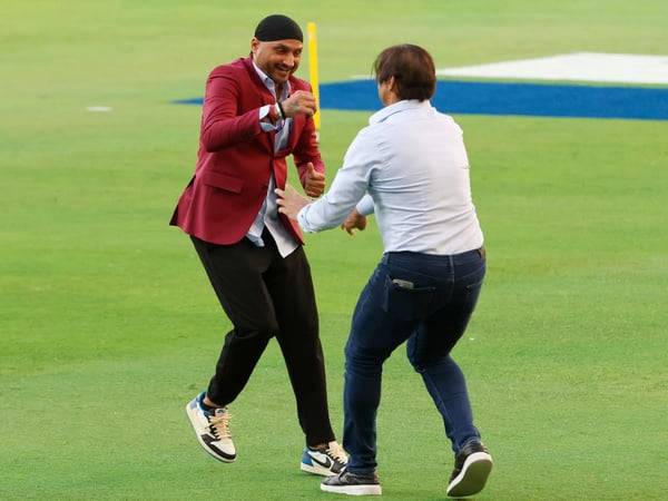 Harbhajan Singh and Shoaib Akhtar during International League T20 season 2 (Image: ILT20 media)