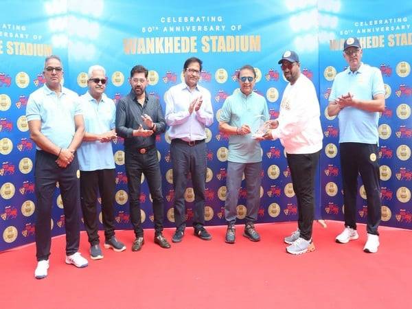 Sunil Gavaskar being felicitated by Maharashtra Cricket Association (Photo: MCA)