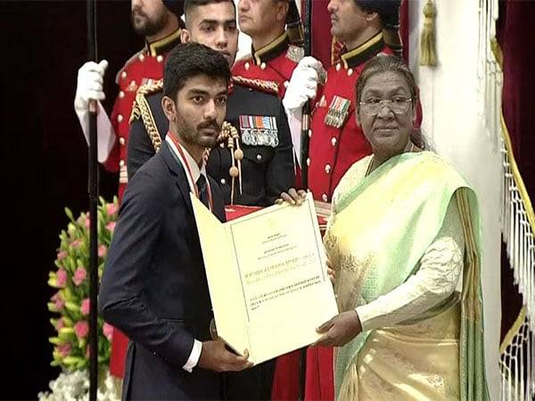 D Gukesh recieves Khel Ratna award from President of India Draupadi Murmu (Photo: ANI)