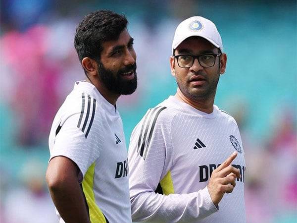 Jasprit Bumrah (L) (Photo: cricket.com.au)