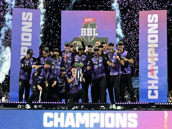 Hobart Hurricanes with their trophy. (Photo- BBL X/@BBL)