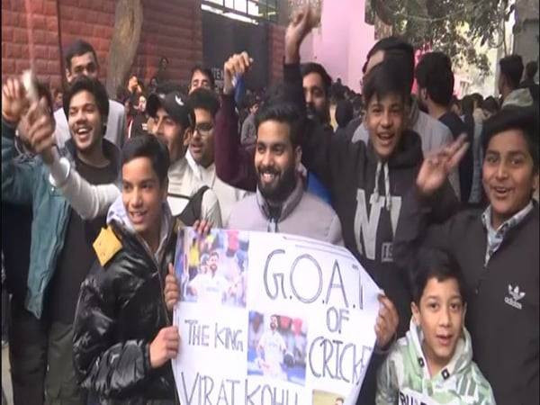 Fans outside Arun Jaitley Stadium (Photo: ANI)