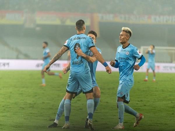 MCFC's Nikos Karelis celebrating wtih team mates Thaer Krouma and Bipin Singh Thounaojam after scoring (Photo: ISL Media)