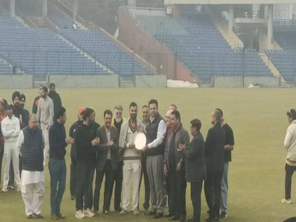 Virat Kohli being felicitated at Arun Jaitley Stadium (Photo: ANI)