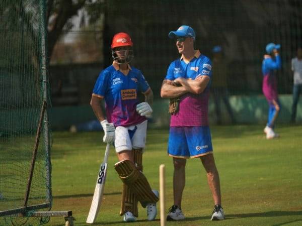 Gujarat Giants head coach Michael Klinger and captain Ashleigh Gardner (Picture: Gujarat Giants)