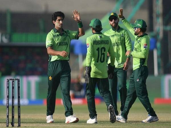 Naseem Shah celebrating with Pakistan players (Photo: @TheRealPCB/X)