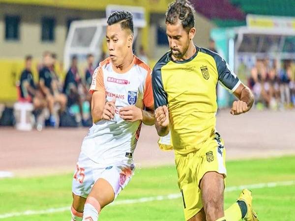 Hyderabad FC and Kerala Blasters FC players in action (Photo: ISL)