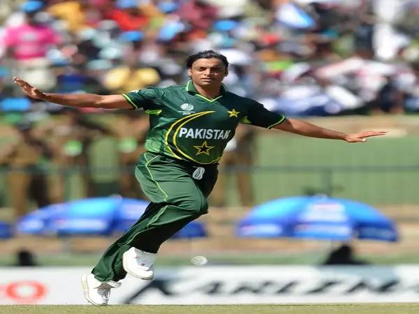 Who Is The Fastest Bowler In The World?