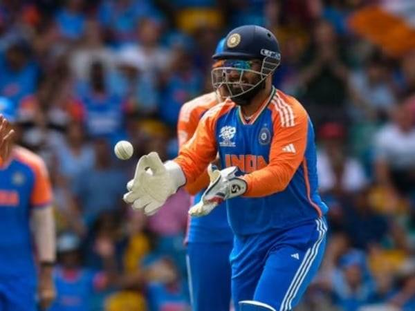 Sunil Gavaskar has applauded Rishabh Pant