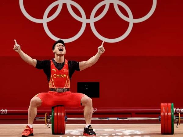 Weightlifting at the 2024 Olympics