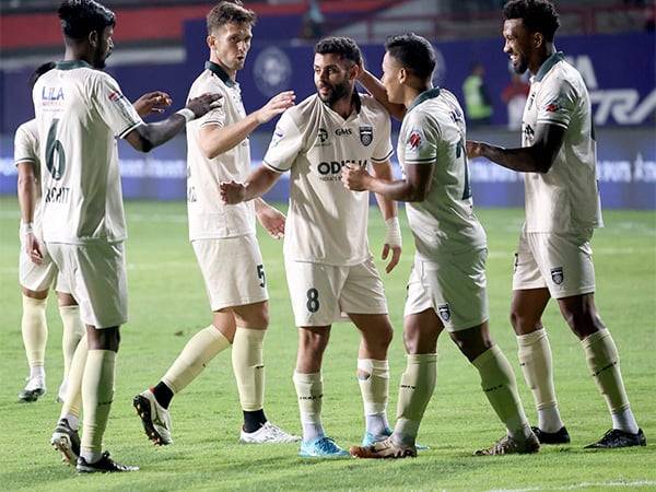 Odisha FC players celebrating with Hugo Boumous (Photo: ISL)